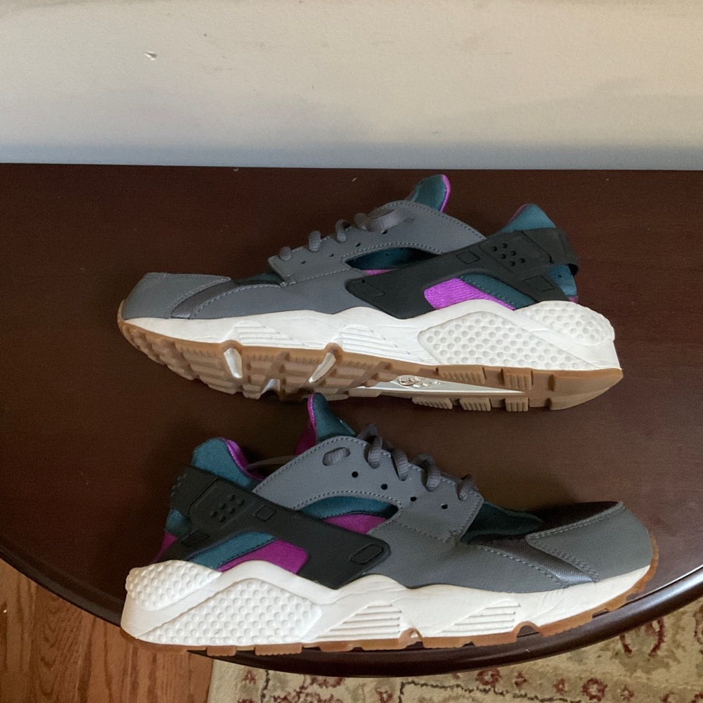 Nike Huaraches Dark Grey